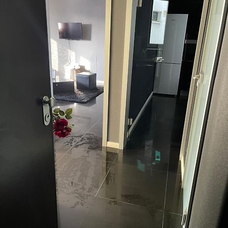 Black Apartament Nr1 Bucureşti Eksteriør bilde