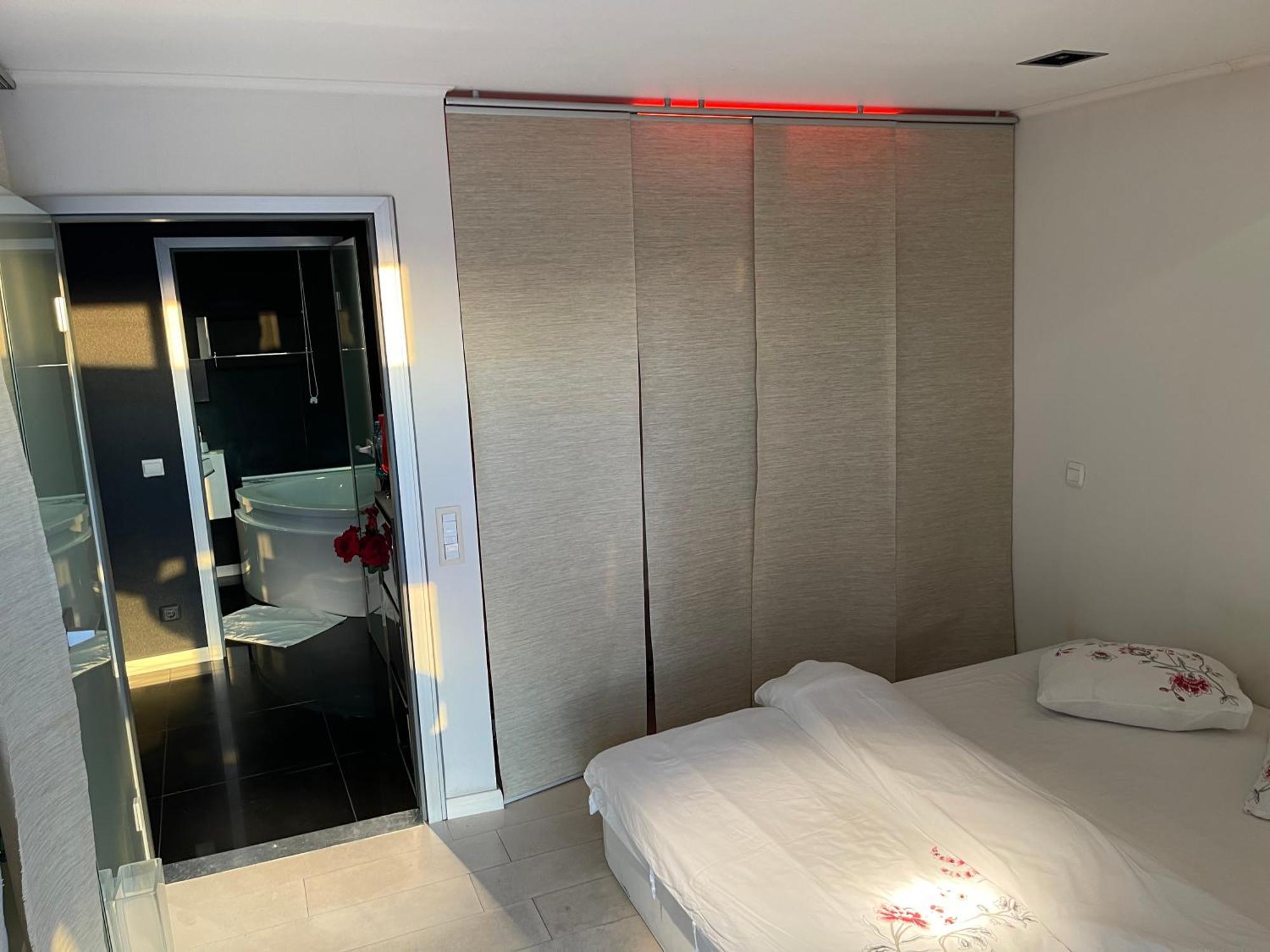 Black Apartament Nr1 Bucureşti Eksteriør bilde