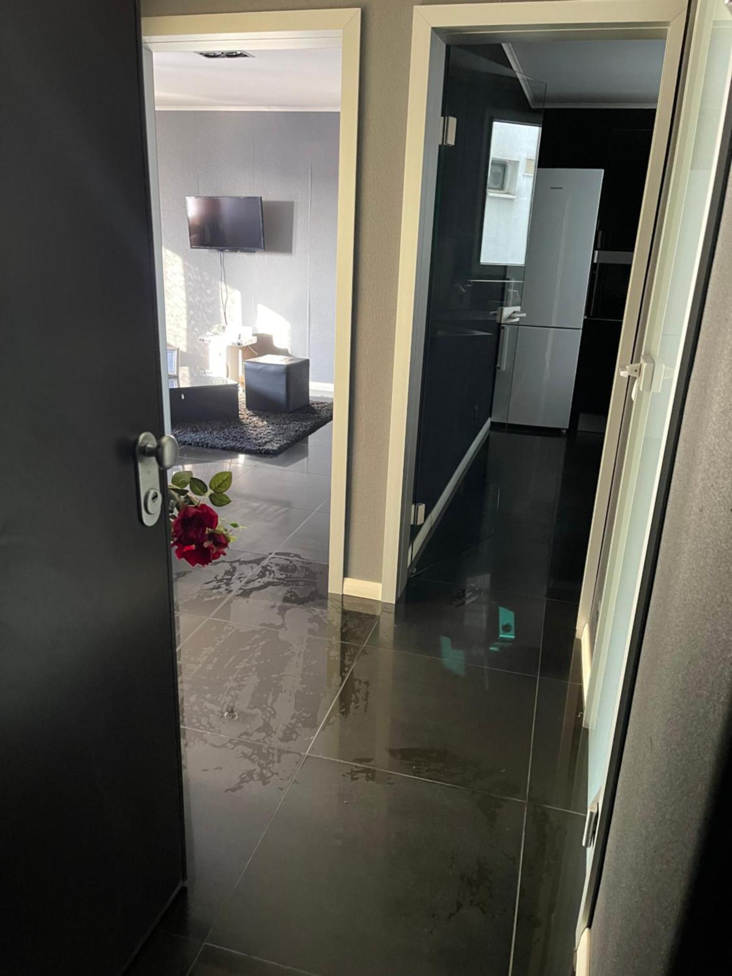 Black Apartament Nr1 Bucureşti Eksteriør bilde