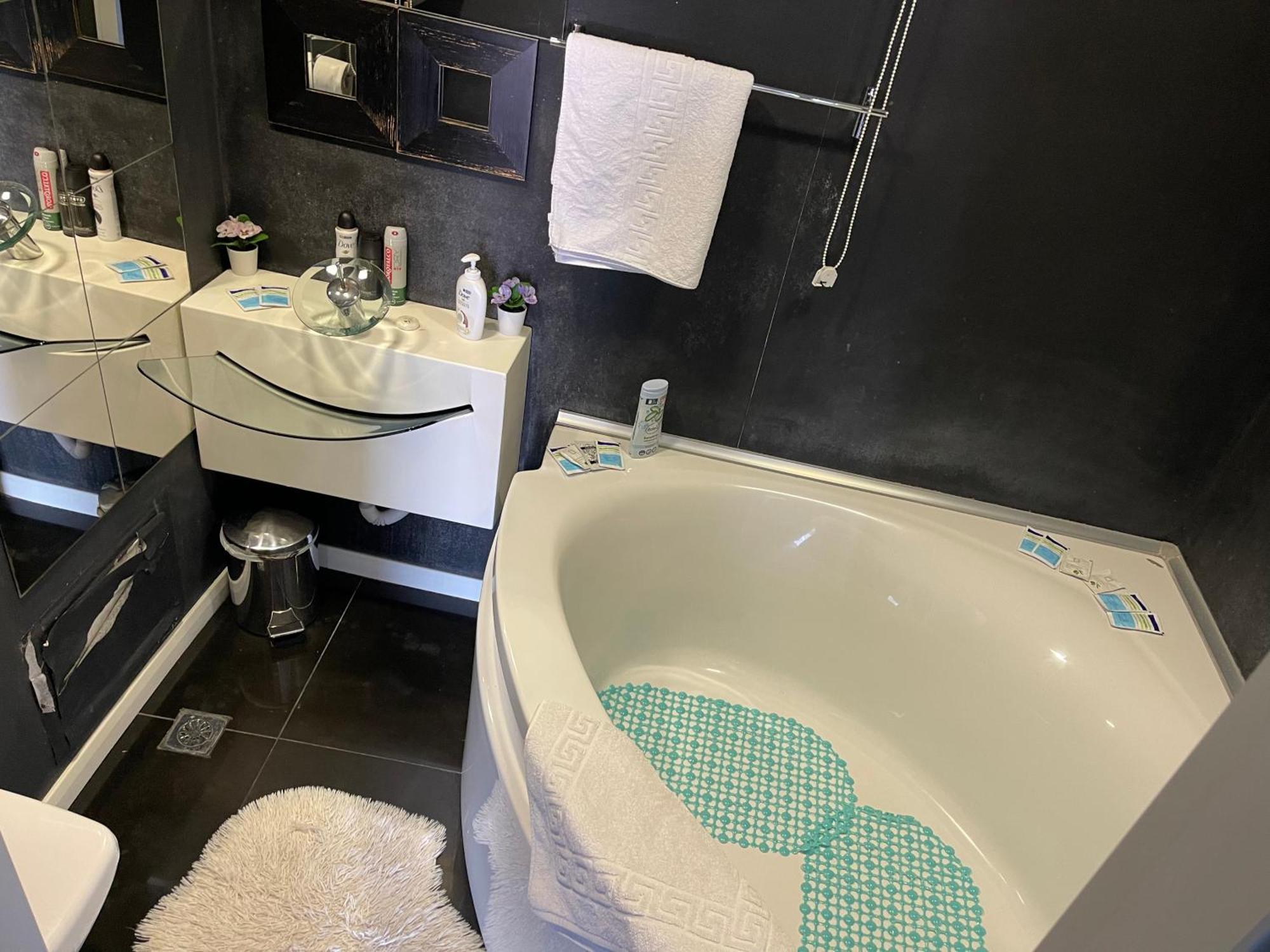 Black Apartament Nr1 Bucureşti Eksteriør bilde